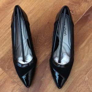 Ladies Easy Street Serendipity in Black - 2 inch heel